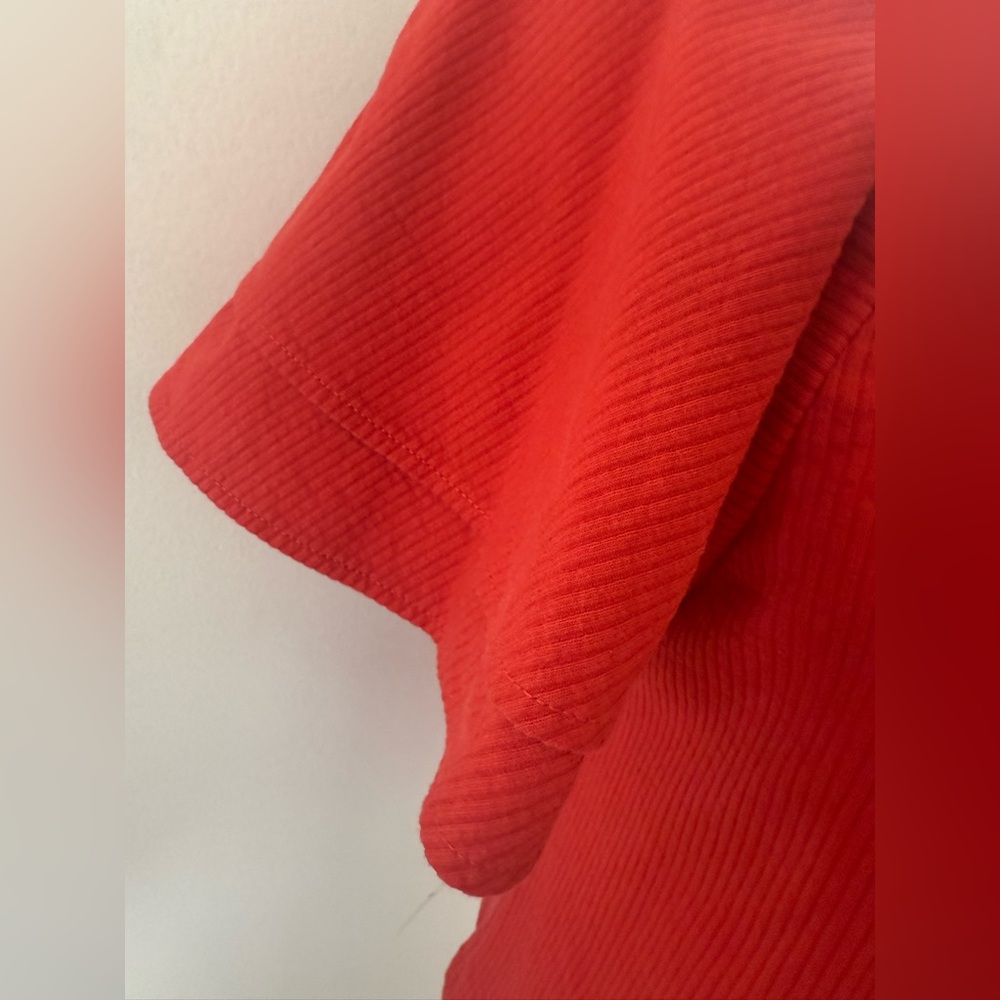 3/$25 H&M Red Ribbed Flutter Sleeve Top - Feminine and Stylish - Picture 5 of 7